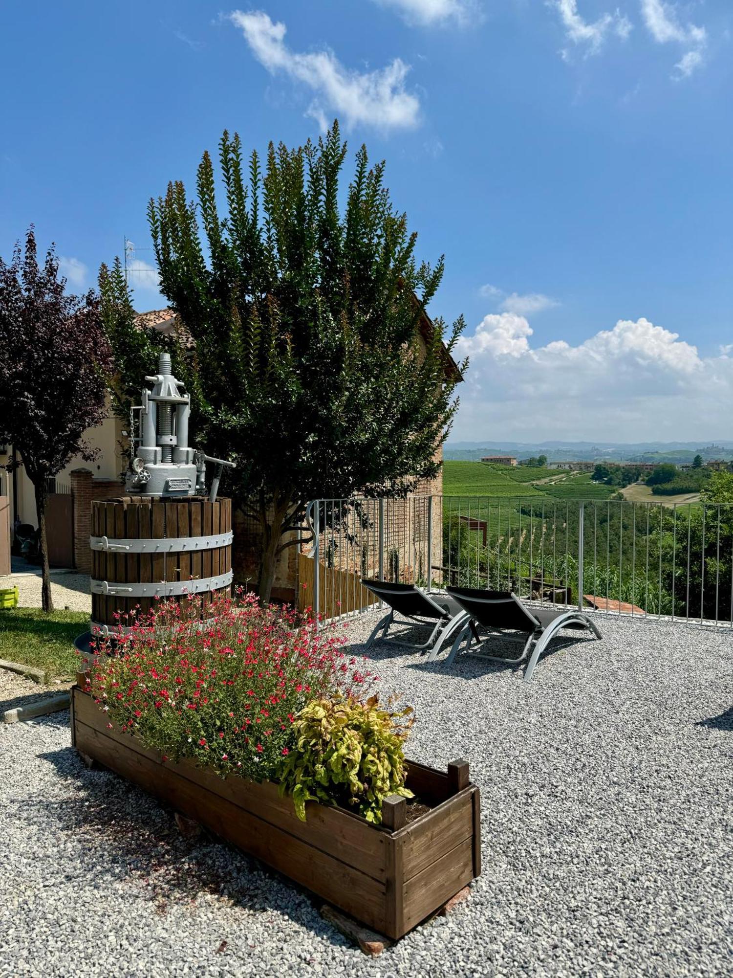 Il Grecale - Camere E Appartamenti La Morra Exterior foto